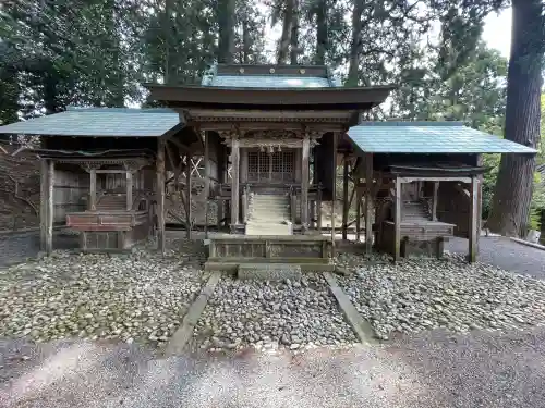 日枝神社 (甲南町稗谷)の{uncategorized: "未分類", other: "その他", undefined: "問題あり", building: "その他建物", grave: "お墓", sacred_gate: "鳥居", guardian: "狛犬", statue: "像", buddha: "仏像", history: "歴史", nature: "自然", garden: "庭園", animal: "動物", pagoda: "塔", temizu: "手水舎", mountain_gate: "山門・神門", sanctuary: "本殿・本堂", subordinate: "末社・摂社", art: "芸術", scenery: "景色", jizo: "地蔵", ema: "絵馬", goshuin: "御朱印", omikuji: "おみくじ", items: "授与品その他", amulet: "お守り", goshuincho: "御朱印帳", eats: "食事", festival: "お祭り", votive_dance: "神楽", shichigosan: "七五三参", wedding: "結婚式", experience: "体験その他", initially: "初詣", around: "周辺", anti_infection: "感染症対策"}