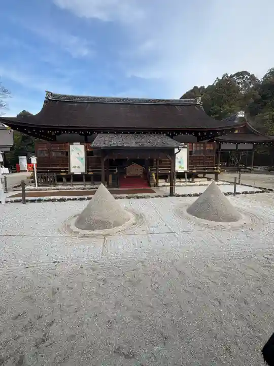 賀茂別雷神社(上賀茂神社)の{uncategorized: "未分類", other: "その他", undefined: "問題あり", building: "その他建物", grave: "お墓", sacred_gate: "鳥居", guardian: "狛犬", statue: "像", buddha: "仏像", history: "歴史", nature: "自然", garden: "庭園", animal: "動物", pagoda: "塔", temizu: "手水舎", mountain_gate: "山門・神門", sanctuary: "本殿・本堂", subordinate: "末社・摂社", art: "芸術", scenery: "景色", jizo: "地蔵", ema: "絵馬", goshuin: "御朱印", omikuji: "おみくじ", items: "授与品その他", amulet: "お守り", goshuincho: "御朱印帳", eats: "食事", festival: "お祭り", votive_dance: "神楽", shichigosan: "七五三参", wedding: "結婚式", experience: "体験その他", initially: "初詣", around: "周辺", anti_infection: "感染症対策"}