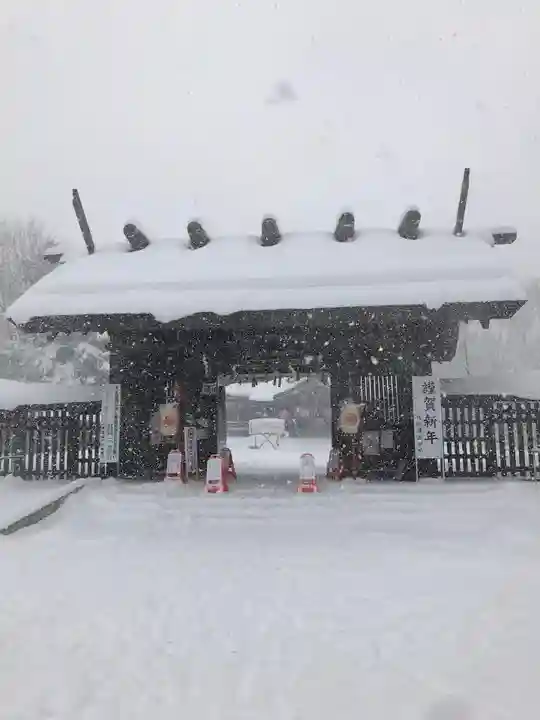 札幌護國神社の山門・神門