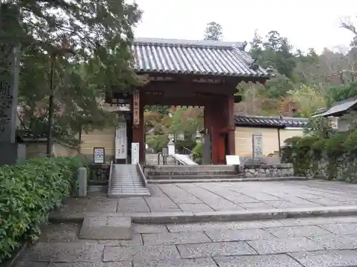 観心寺の山門・神門