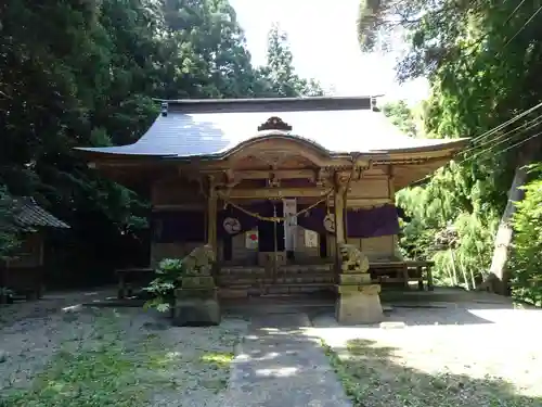 新山神社の本殿・本堂
