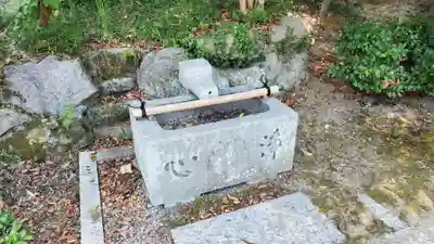 蜂穴神社（石清尾八幡宮末社）の手水舎