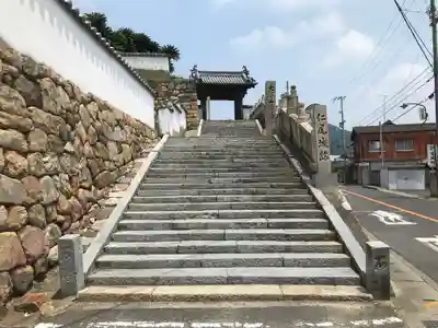 覚城院の山門・神門