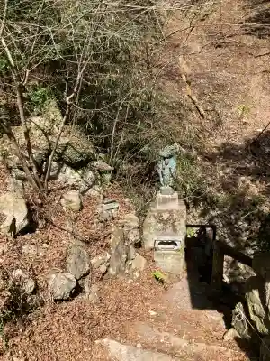 満願寺の{uncategorized: "未分類", other: "その他", undefined: "問題あり", building: "その他建物", grave: "お墓", sacred_gate: "鳥居", guardian: "狛犬", statue: "像", buddha: "仏像", history: "歴史", nature: "自然", garden: "庭園", animal: "動物", pagoda: "塔", temizu: "手水舎", mountain_gate: "山門・神門", sanctuary: "本殿・本堂", subordinate: "末社・摂社", art: "芸術", scenery: "景色", jizo: "地蔵", ema: "絵馬", goshuin: "御朱印", omikuji: "おみくじ", items: "授与品その他", amulet: "お守り", goshuincho: "御朱印帳", eats: "食事", festival: "お祭り", votive_dance: "神楽", shichigosan: "七五三参", wedding: "結婚式", experience: "体験その他", initially: "初詣", around: "周辺", anti_infection: "感染症対策"}
