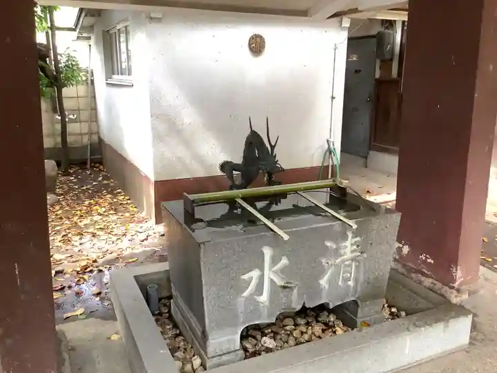 榊森白山社の手水舎