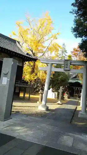 三囲神社の鳥居