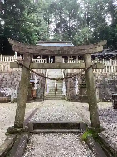 諏訪神社の鳥居