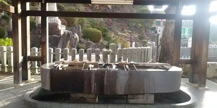 成田山名古屋別院大聖寺(犬山成田山)の手水舎