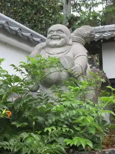 養仙寺の像