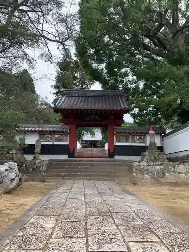 西明寺の山門