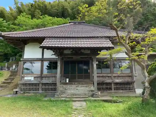 本泉寺の本殿・本堂