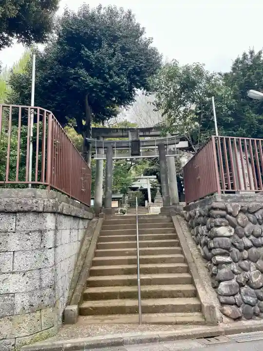 上高田氷川神社の{uncategorized: "未分類", other: "その他", undefined: "問題あり", building: "その他建物", grave: "お墓", sacred_gate: "鳥居", guardian: "狛犬", statue: "像", buddha: "仏像", history: "歴史", nature: "自然", garden: "庭園", animal: "動物", pagoda: "塔", temizu: "手水舎", mountain_gate: "山門・神門", sanctuary: "本殿・本堂", subordinate: "末社・摂社", art: "芸術", scenery: "景色", jizo: "地蔵", ema: "絵馬", goshuin: "御朱印", omikuji: "おみくじ", items: "授与品その他", amulet: "お守り", goshuincho: "御朱印帳", eats: "食事", festival: "お祭り", votive_dance: "神楽", shichigosan: "七五三参", wedding: "結婚式", experience: "体験その他", initially: "初詣", around: "周辺", anti_infection: "感染症対策"}