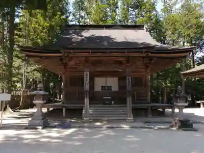 壇上伽藍の本殿・本堂