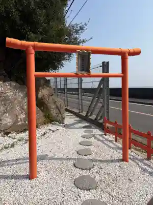 安乎岩戸神社（旧表記：安乎岩戸信龍神社）の{uncategorized: "未分類", other: "その他", undefined: "問題あり", building: "その他建物", grave: "お墓", sacred_gate: "鳥居", guardian: "狛犬", statue: "像", buddha: "仏像", history: "歴史", nature: "自然", garden: "庭園", animal: "動物", pagoda: "塔", temizu: "手水舎", mountain_gate: "山門・神門", sanctuary: "本殿・本堂", subordinate: "末社・摂社", art: "芸術", scenery: "景色", jizo: "地蔵", ema: "絵馬", goshuin: "御朱印", omikuji: "おみくじ", items: "授与品その他", amulet: "お守り", goshuincho: "御朱印帳", eats: "食事", festival: "お祭り", votive_dance: "神楽", shichigosan: "七五三参", wedding: "結婚式", experience: "体験その他", initially: "初詣", around: "周辺", anti_infection: "感染症対策"}