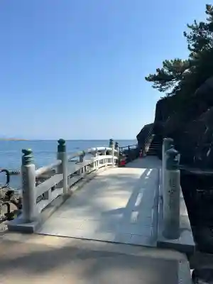 海津見神社(桂浜龍王宮)の{uncategorized: "未分類", other: "その他", undefined: "問題あり", building: "その他建物", grave: "お墓", sacred_gate: "鳥居", guardian: "狛犬", statue: "像", buddha: "仏像", history: "歴史", nature: "自然", garden: "庭園", animal: "動物", pagoda: "塔", temizu: "手水舎", mountain_gate: "山門・神門", sanctuary: "本殿・本堂", subordinate: "末社・摂社", art: "芸術", scenery: "景色", jizo: "地蔵", ema: "絵馬", goshuin: "御朱印", omikuji: "おみくじ", items: "授与品その他", amulet: "お守り", goshuincho: "御朱印帳", eats: "食事", festival: "お祭り", votive_dance: "神楽", shichigosan: "七五三参", wedding: "結婚式", experience: "体験その他", initially: "初詣", around: "周辺", anti_infection: "感染症対策"}
