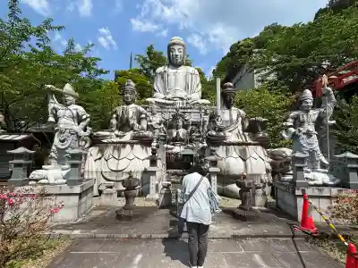 南法華寺（壷阪寺）の{uncategorized: "未分類", other: "その他", undefined: "問題あり", building: "その他建物", grave: "お墓", sacred_gate: "鳥居", guardian: "狛犬", statue: "像", buddha: "仏像", history: "歴史", nature: "自然", garden: "庭園", animal: "動物", pagoda: "塔", temizu: "手水舎", mountain_gate: "山門・神門", sanctuary: "本殿・本堂", subordinate: "末社・摂社", art: "芸術", scenery: "景色", jizo: "地蔵", ema: "絵馬", goshuin: "御朱印", omikuji: "おみくじ", items: "授与品その他", amulet: "お守り", goshuincho: "御朱印帳", eats: "食事", festival: "お祭り", votive_dance: "神楽", shichigosan: "七五三参", wedding: "結婚式", experience: "体験その他", initially: "初詣", around: "周辺", anti_infection: "感染症対策"}