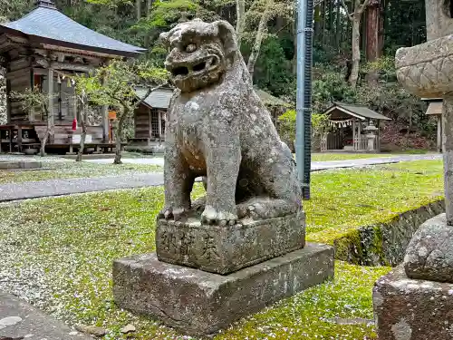 配志和神社の狛犬