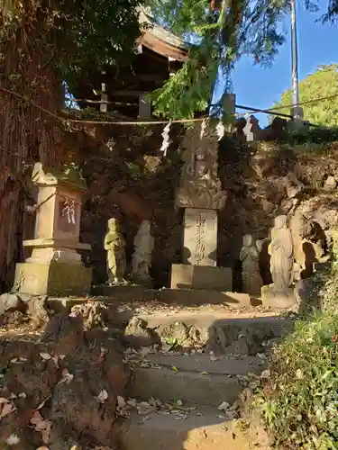 八幡神社の像