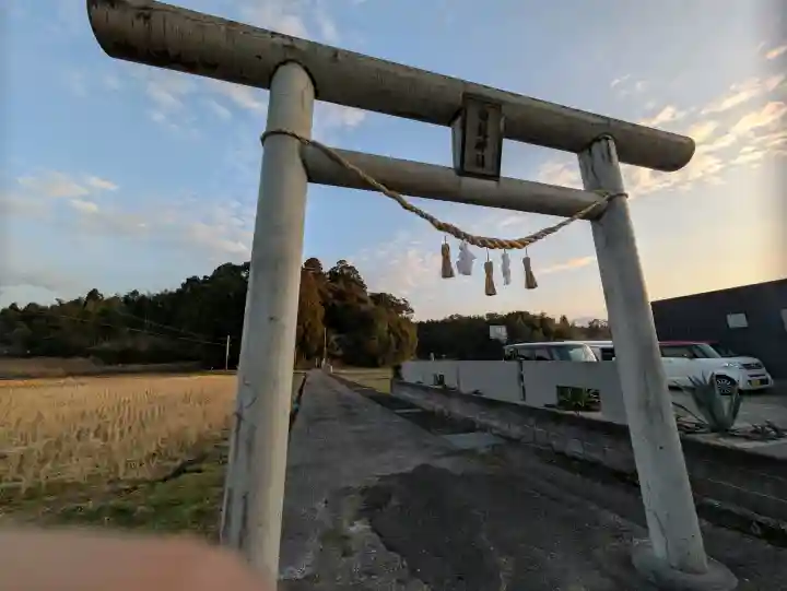 白髭神社の{uncategorized: "未分類", other: "その他", undefined: "問題あり", building: "その他建物", grave: "お墓", sacred_gate: "鳥居", guardian: "狛犬", statue: "像", buddha: "仏像", history: "歴史", nature: "自然", garden: "庭園", animal: "動物", pagoda: "塔", temizu: "手水舎", mountain_gate: "山門・神門", sanctuary: "本殿・本堂", subordinate: "末社・摂社", art: "芸術", scenery: "景色", jizo: "地蔵", ema: "絵馬", goshuin: "御朱印", omikuji: "おみくじ", items: "授与品その他", amulet: "お守り", goshuincho: "御朱印帳", eats: "食事", festival: "お祭り", votive_dance: "神楽", shichigosan: "七五三参", wedding: "結婚式", experience: "体験その他", initially: "初詣", around: "周辺", anti_infection: "感染症対策"}