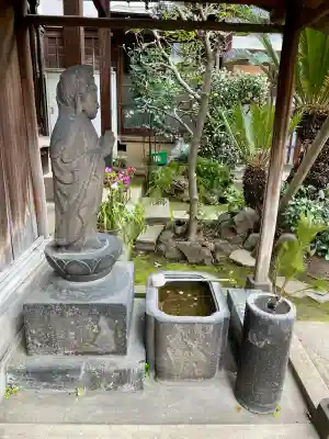 信行寺の{uncategorized: "未分類", other: "その他", undefined: "問題あり", building: "その他建物", grave: "お墓", sacred_gate: "鳥居", guardian: "狛犬", statue: "像", buddha: "仏像", history: "歴史", nature: "自然", garden: "庭園", animal: "動物", pagoda: "塔", temizu: "手水舎", mountain_gate: "山門・神門", sanctuary: "本殿・本堂", subordinate: "末社・摂社", art: "芸術", scenery: "景色", jizo: "地蔵", ema: "絵馬", goshuin: "御朱印", omikuji: "おみくじ", items: "授与品その他", amulet: "お守り", goshuincho: "御朱印帳", eats: "食事", festival: "お祭り", votive_dance: "神楽", shichigosan: "七五三参", wedding: "結婚式", experience: "体験その他", initially: "初詣", around: "周辺", anti_infection: "感染症対策"}