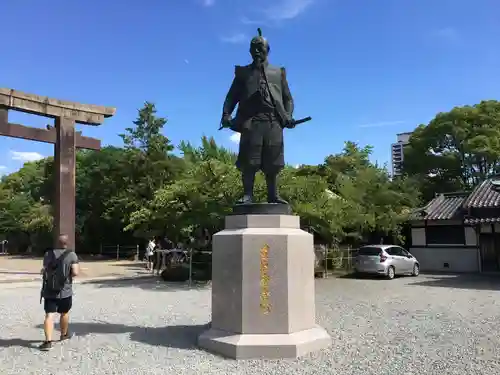 豊國神社の像