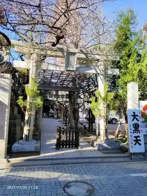 千住本氷川神社の鳥居