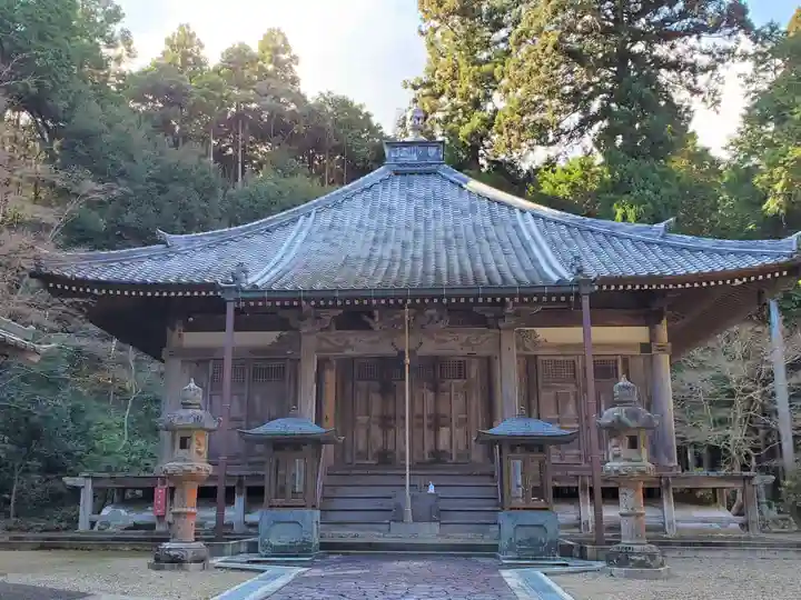 西林寺の本殿・本堂