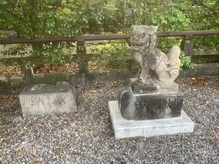 溝旗神社(肇國神社)の狛犬