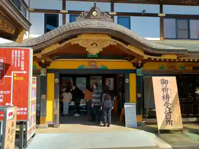 大杉神社 境内社 勝馬神社の{uncategorized: "未分類", other: "その他", undefined: "問題あり", building: "その他建物", grave: "お墓", sacred_gate: "鳥居", guardian: "狛犬", statue: "像", buddha: "仏像", history: "歴史", nature: "自然", garden: "庭園", animal: "動物", pagoda: "塔", temizu: "手水舎", mountain_gate: "山門・神門", sanctuary: "本殿・本堂", subordinate: "末社・摂社", art: "芸術", scenery: "景色", jizo: "地蔵", ema: "絵馬", goshuin: "御朱印", omikuji: "おみくじ", items: "授与品その他", amulet: "お守り", goshuincho: "御朱印帳", eats: "食事", festival: "お祭り", votive_dance: "神楽", shichigosan: "七五三参", wedding: "結婚式", experience: "体験その他", initially: "初詣", around: "周辺", anti_infection: "感染症対策"}