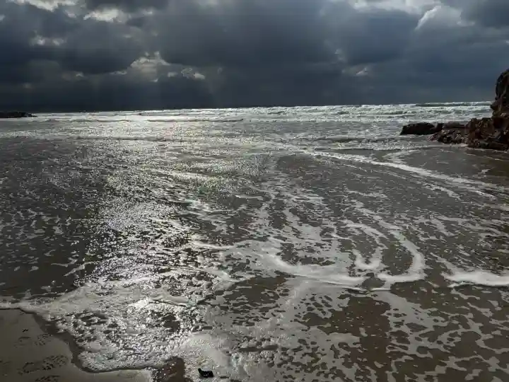 稲佐の浜 弁天島(島根県)