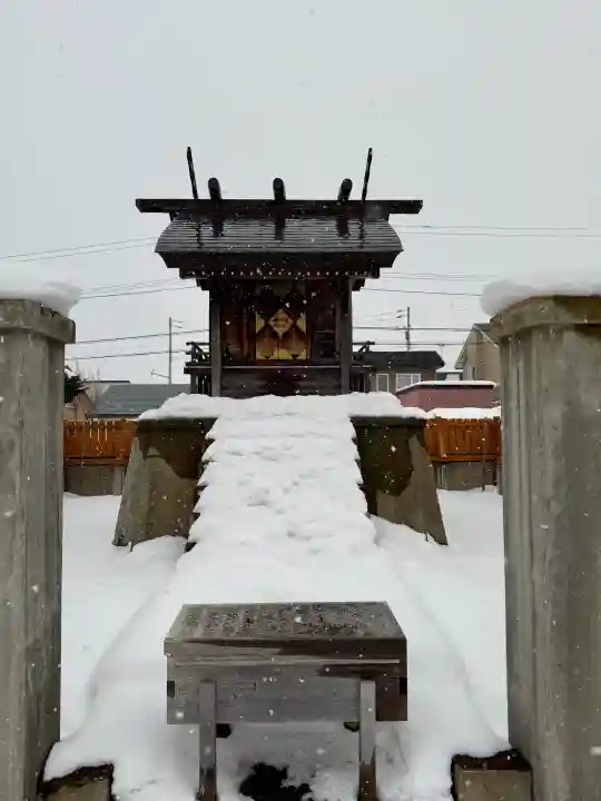 一本栗地主神社の{uncategorized: "未分類", other: "その他", undefined: "問題あり", building: "その他建物", grave: "お墓", sacred_gate: "鳥居", guardian: "狛犬", statue: "像", buddha: "仏像", history: "歴史", nature: "自然", garden: "庭園", animal: "動物", pagoda: "塔", temizu: "手水舎", mountain_gate: "山門・神門", sanctuary: "本殿・本堂", subordinate: "末社・摂社", art: "芸術", scenery: "景色", jizo: "地蔵", ema: "絵馬", goshuin: "御朱印", omikuji: "おみくじ", items: "授与品その他", amulet: "お守り", goshuincho: "御朱印帳", eats: "食事", festival: "お祭り", votive_dance: "神楽", shichigosan: "七五三参", wedding: "結婚式", experience: "体験その他", initially: "初詣", around: "周辺", anti_infection: "感染症対策"}