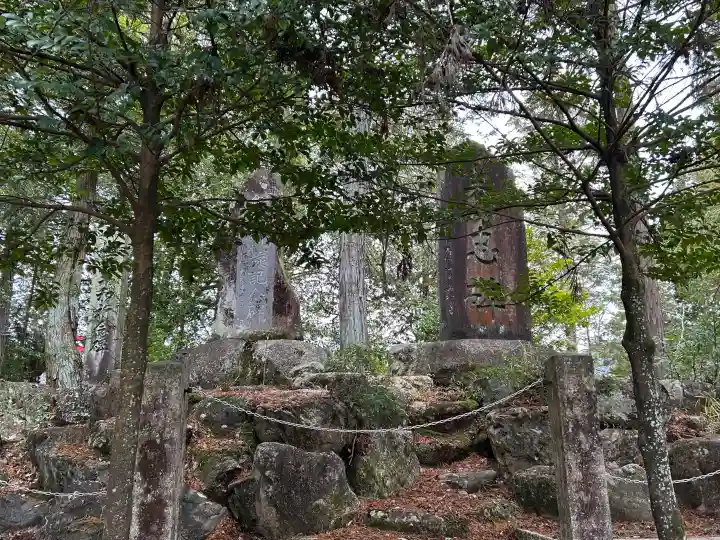 荷機稲荷神社の{uncategorized: "未分類", other: "その他", undefined: "問題あり", building: "その他建物", grave: "お墓", sacred_gate: "鳥居", guardian: "狛犬", statue: "像", buddha: "仏像", history: "歴史", nature: "自然", garden: "庭園", animal: "動物", pagoda: "塔", temizu: "手水舎", mountain_gate: "山門・神門", sanctuary: "本殿・本堂", subordinate: "末社・摂社", art: "芸術", scenery: "景色", jizo: "地蔵", ema: "絵馬", goshuin: "御朱印", omikuji: "おみくじ", items: "授与品その他", amulet: "お守り", goshuincho: "御朱印帳", eats: "食事", festival: "お祭り", votive_dance: "神楽", shichigosan: "七五三参", wedding: "結婚式", experience: "体験その他", initially: "初詣", around: "周辺", anti_infection: "感染症対策"}