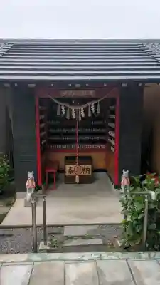 於菊稲荷神社の{uncategorized: "未分類", other: "その他", undefined: "問題あり", building: "その他建物", grave: "お墓", sacred_gate: "鳥居", guardian: "狛犬", statue: "像", buddha: "仏像", history: "歴史", nature: "自然", garden: "庭園", animal: "動物", pagoda: "塔", temizu: "手水舎", mountain_gate: "山門・神門", sanctuary: "本殿・本堂", subordinate: "末社・摂社", art: "芸術", scenery: "景色", jizo: "地蔵", ema: "絵馬", goshuin: "御朱印", omikuji: "おみくじ", items: "授与品その他", amulet: "お守り", goshuincho: "御朱印帳", eats: "食事", festival: "お祭り", votive_dance: "神楽", shichigosan: "七五三参", wedding: "結婚式", experience: "体験その他", initially: "初詣", around: "周辺", anti_infection: "感染症対策"}