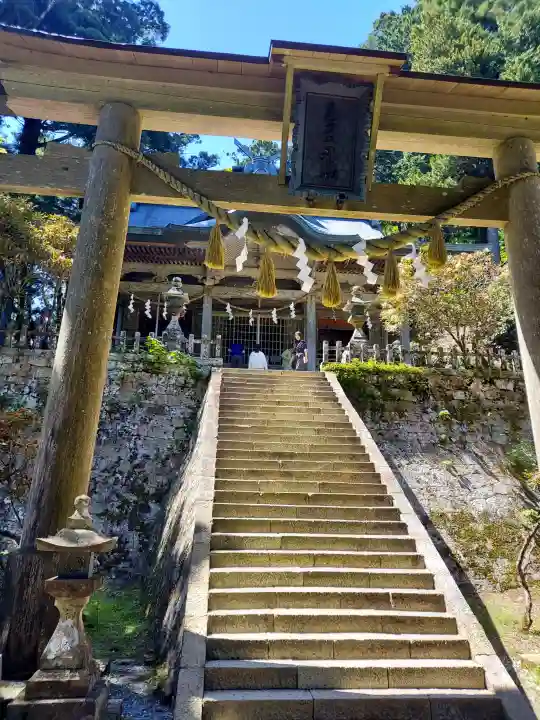 玉置神社の{uncategorized: "未分類", other: "その他", undefined: "問題あり", building: "その他建物", grave: "お墓", sacred_gate: "鳥居", guardian: "狛犬", statue: "像", buddha: "仏像", history: "歴史", nature: "自然", garden: "庭園", animal: "動物", pagoda: "塔", temizu: "手水舎", mountain_gate: "山門・神門", sanctuary: "本殿・本堂", subordinate: "末社・摂社", art: "芸術", scenery: "景色", jizo: "地蔵", ema: "絵馬", goshuin: "御朱印", omikuji: "おみくじ", items: "授与品その他", amulet: "お守り", goshuincho: "御朱印帳", eats: "食事", festival: "お祭り", votive_dance: "神楽", shichigosan: "七五三参", wedding: "結婚式", experience: "体験その他", initially: "初詣", around: "周辺", anti_infection: "感染症対策"}