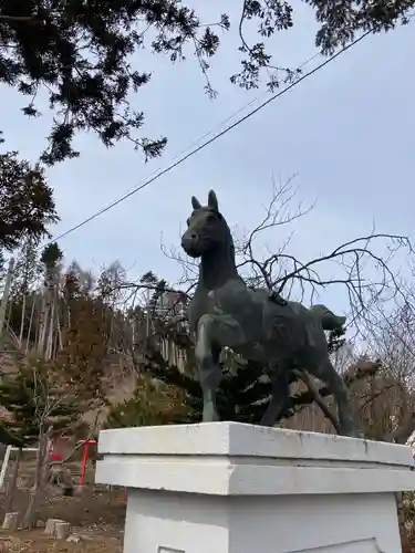 壮瞥神社の像