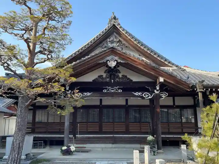 圓願寺の{uncategorized: "未分類", other: "その他", undefined: "問題あり", building: "その他建物", grave: "お墓", sacred_gate: "鳥居", guardian: "狛犬", statue: "像", buddha: "仏像", history: "歴史", nature: "自然", garden: "庭園", animal: "動物", pagoda: "塔", temizu: "手水舎", mountain_gate: "山門・神門", sanctuary: "本殿・本堂", subordinate: "末社・摂社", art: "芸術", scenery: "景色", jizo: "地蔵", ema: "絵馬", goshuin: "御朱印", omikuji: "おみくじ", items: "授与品その他", amulet: "お守り", goshuincho: "御朱印帳", eats: "食事", festival: "お祭り", votive_dance: "神楽", shichigosan: "七五三参", wedding: "結婚式", experience: "体験その他", initially: "初詣", around: "周辺", anti_infection: "感染症対策"}