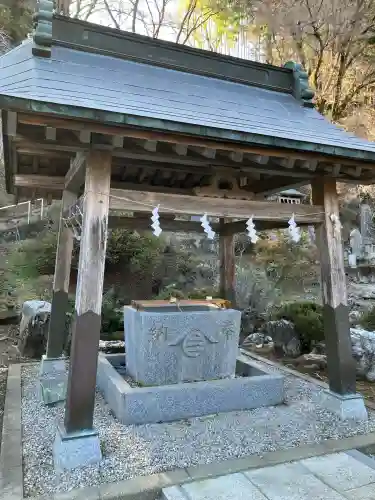 御嶽山神社の{uncategorized: "未分類", other: "その他", undefined: "問題あり", building: "その他建物", grave: "お墓", sacred_gate: "鳥居", guardian: "狛犬", statue: "像", buddha: "仏像", history: "歴史", nature: "自然", garden: "庭園", animal: "動物", pagoda: "塔", temizu: "手水舎", mountain_gate: "山門・神門", sanctuary: "本殿・本堂", subordinate: "末社・摂社", art: "芸術", scenery: "景色", jizo: "地蔵", ema: "絵馬", goshuin: "御朱印", omikuji: "おみくじ", items: "授与品その他", amulet: "お守り", goshuincho: "御朱印帳", eats: "食事", festival: "お祭り", votive_dance: "神楽", shichigosan: "七五三参", wedding: "結婚式", experience: "体験その他", initially: "初詣", around: "周辺", anti_infection: "感染症対策"}