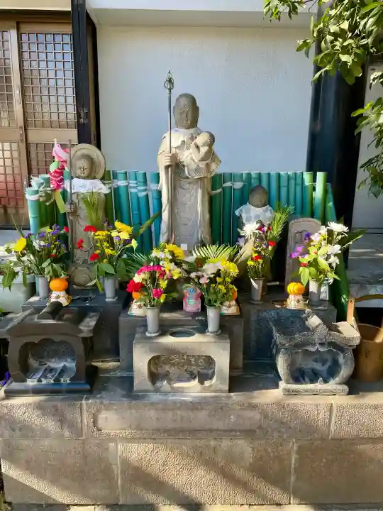 寛受院の{uncategorized: "未分類", other: "その他", undefined: "問題あり", building: "その他建物", grave: "お墓", sacred_gate: "鳥居", guardian: "狛犬", statue: "像", buddha: "仏像", history: "歴史", nature: "自然", garden: "庭園", animal: "動物", pagoda: "塔", temizu: "手水舎", mountain_gate: "山門・神門", sanctuary: "本殿・本堂", subordinate: "末社・摂社", art: "芸術", scenery: "景色", jizo: "地蔵", ema: "絵馬", goshuin: "御朱印", omikuji: "おみくじ", items: "授与品その他", amulet: "お守り", goshuincho: "御朱印帳", eats: "食事", festival: "お祭り", votive_dance: "神楽", shichigosan: "七五三参", wedding: "結婚式", experience: "体験その他", initially: "初詣", around: "周辺", anti_infection: "感染症対策"}