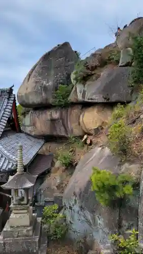 千光寺の{uncategorized: "未分類", other: "その他", undefined: "問題あり", building: "その他建物", grave: "お墓", sacred_gate: "鳥居", guardian: "狛犬", statue: "像", buddha: "仏像", history: "歴史", nature: "自然", garden: "庭園", animal: "動物", pagoda: "塔", temizu: "手水舎", mountain_gate: "山門・神門", sanctuary: "本殿・本堂", subordinate: "末社・摂社", art: "芸術", scenery: "景色", jizo: "地蔵", ema: "絵馬", goshuin: "御朱印", omikuji: "おみくじ", items: "授与品その他", amulet: "お守り", goshuincho: "御朱印帳", eats: "食事", festival: "お祭り", votive_dance: "神楽", shichigosan: "七五三参", wedding: "結婚式", experience: "体験その他", initially: "初詣", around: "周辺", anti_infection: "感染症対策"}