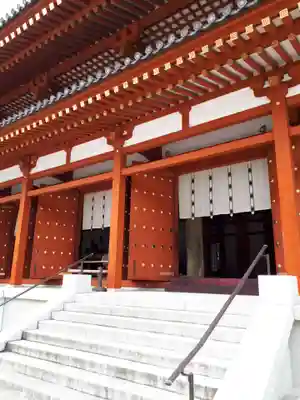 薬師寺の本殿・本堂
