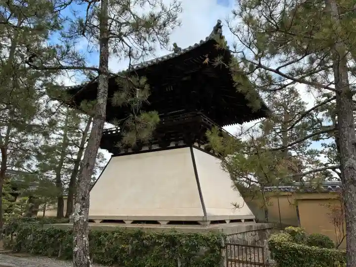 大徳寺の{uncategorized: "未分類", other: "その他", undefined: "問題あり", building: "その他建物", grave: "お墓", sacred_gate: "鳥居", guardian: "狛犬", statue: "像", buddha: "仏像", history: "歴史", nature: "自然", garden: "庭園", animal: "動物", pagoda: "塔", temizu: "手水舎", mountain_gate: "山門・神門", sanctuary: "本殿・本堂", subordinate: "末社・摂社", art: "芸術", scenery: "景色", jizo: "地蔵", ema: "絵馬", goshuin: "御朱印", omikuji: "おみくじ", items: "授与品その他", amulet: "お守り", goshuincho: "御朱印帳", eats: "食事", festival: "お祭り", votive_dance: "神楽", shichigosan: "七五三参", wedding: "結婚式", experience: "体験その他", initially: "初詣", around: "周辺", anti_infection: "感染症対策"}