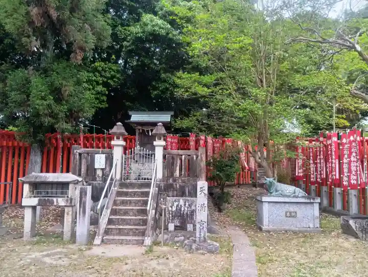 宇夫須奈神社(木曽川町)の{uncategorized: "未分類", other: "その他", undefined: "問題あり", building: "その他建物", grave: "お墓", sacred_gate: "鳥居", guardian: "狛犬", statue: "像", buddha: "仏像", history: "歴史", nature: "自然", garden: "庭園", animal: "動物", pagoda: "塔", temizu: "手水舎", mountain_gate: "山門・神門", sanctuary: "本殿・本堂", subordinate: "末社・摂社", art: "芸術", scenery: "景色", jizo: "地蔵", ema: "絵馬", goshuin: "御朱印", omikuji: "おみくじ", items: "授与品その他", amulet: "お守り", goshuincho: "御朱印帳", eats: "食事", festival: "お祭り", votive_dance: "神楽", shichigosan: "七五三参", wedding: "結婚式", experience: "体験その他", initially: "初詣", around: "周辺", anti_infection: "感染症対策"}