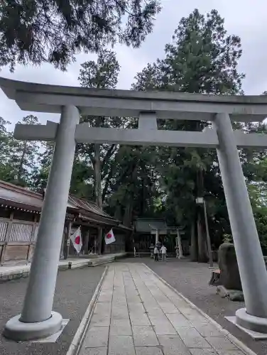 白山比咩神社の{uncategorized: "未分類", other: "その他", undefined: "問題あり", building: "その他建物", grave: "お墓", sacred_gate: "鳥居", guardian: "狛犬", statue: "像", buddha: "仏像", history: "歴史", nature: "自然", garden: "庭園", animal: "動物", pagoda: "塔", temizu: "手水舎", mountain_gate: "山門・神門", sanctuary: "本殿・本堂", subordinate: "末社・摂社", art: "芸術", scenery: "景色", jizo: "地蔵", ema: "絵馬", goshuin: "御朱印", omikuji: "おみくじ", items: "授与品その他", amulet: "お守り", goshuincho: "御朱印帳", eats: "食事", festival: "お祭り", votive_dance: "神楽", shichigosan: "七五三参", wedding: "結婚式", experience: "体験その他", initially: "初詣", around: "周辺", anti_infection: "感染症対策"}