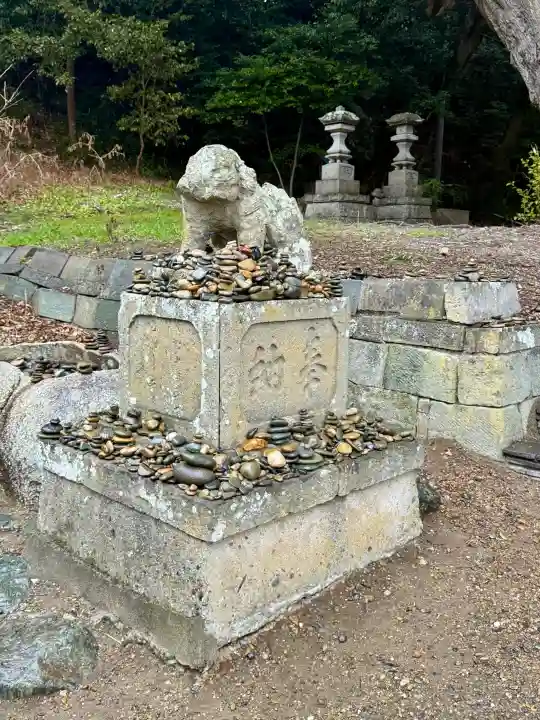 大洗磯前神社の{uncategorized: "未分類", other: "その他", undefined: "問題あり", building: "その他建物", grave: "お墓", sacred_gate: "鳥居", guardian: "狛犬", statue: "像", buddha: "仏像", history: "歴史", nature: "自然", garden: "庭園", animal: "動物", pagoda: "塔", temizu: "手水舎", mountain_gate: "山門・神門", sanctuary: "本殿・本堂", subordinate: "末社・摂社", art: "芸術", scenery: "景色", jizo: "地蔵", ema: "絵馬", goshuin: "御朱印", omikuji: "おみくじ", items: "授与品その他", amulet: "お守り", goshuincho: "御朱印帳", eats: "食事", festival: "お祭り", votive_dance: "神楽", shichigosan: "七五三参", wedding: "結婚式", experience: "体験その他", initially: "初詣", around: "周辺", anti_infection: "感染症対策"}