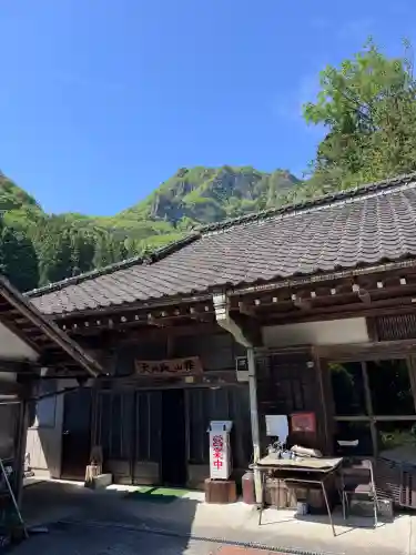 男体神社の{uncategorized: "未分類", other: "その他", undefined: "問題あり", building: "その他建物", grave: "お墓", sacred_gate: "鳥居", guardian: "狛犬", statue: "像", buddha: "仏像", history: "歴史", nature: "自然", garden: "庭園", animal: "動物", pagoda: "塔", temizu: "手水舎", mountain_gate: "山門・神門", sanctuary: "本殿・本堂", subordinate: "末社・摂社", art: "芸術", scenery: "景色", jizo: "地蔵", ema: "絵馬", goshuin: "御朱印", omikuji: "おみくじ", items: "授与品その他", amulet: "お守り", goshuincho: "御朱印帳", eats: "食事", festival: "お祭り", votive_dance: "神楽", shichigosan: "七五三参", wedding: "結婚式", experience: "体験その他", initially: "初詣", around: "周辺", anti_infection: "感染症対策"}