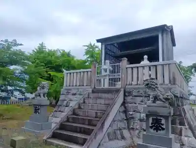 八幡神社の{uncategorized: "未分類", other: "その他", undefined: "問題あり", building: "その他建物", grave: "お墓", sacred_gate: "鳥居", guardian: "狛犬", statue: "像", buddha: "仏像", history: "歴史", nature: "自然", garden: "庭園", animal: "動物", pagoda: "塔", temizu: "手水舎", mountain_gate: "山門・神門", sanctuary: "本殿・本堂", subordinate: "末社・摂社", art: "芸術", scenery: "景色", jizo: "地蔵", ema: "絵馬", goshuin: "御朱印", omikuji: "おみくじ", items: "授与品その他", amulet: "お守り", goshuincho: "御朱印帳", eats: "食事", festival: "お祭り", votive_dance: "神楽", shichigosan: "七五三参", wedding: "結婚式", experience: "体験その他", initially: "初詣", around: "周辺", anti_infection: "感染症対策"}