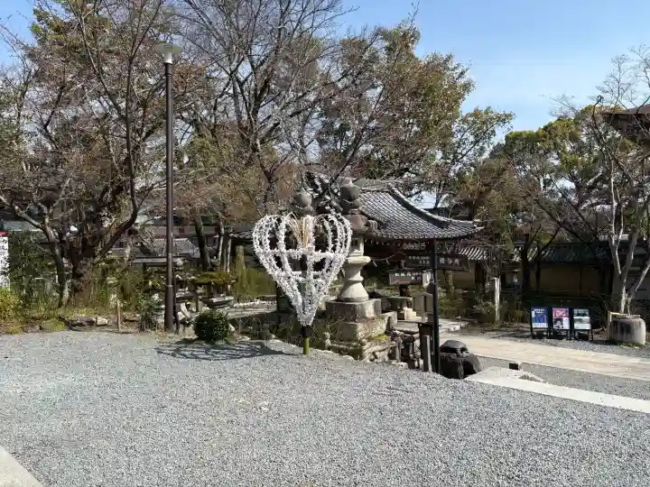松尾大社の{uncategorized: "未分類", other: "その他", undefined: "問題あり", building: "その他建物", grave: "お墓", sacred_gate: "鳥居", guardian: "狛犬", statue: "像", buddha: "仏像", history: "歴史", nature: "自然", garden: "庭園", animal: "動物", pagoda: "塔", temizu: "手水舎", mountain_gate: "山門・神門", sanctuary: "本殿・本堂", subordinate: "末社・摂社", art: "芸術", scenery: "景色", jizo: "地蔵", ema: "絵馬", goshuin: "御朱印", omikuji: "おみくじ", items: "授与品その他", amulet: "お守り", goshuincho: "御朱印帳", eats: "食事", festival: "お祭り", votive_dance: "神楽", shichigosan: "七五三参", wedding: "結婚式", experience: "体験その他", initially: "初詣", around: "周辺", anti_infection: "感染症対策"}