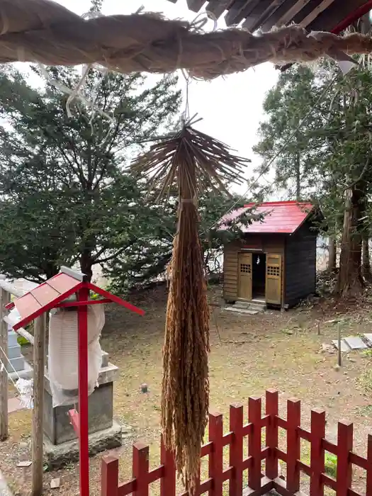 上湯川稲荷神社の建物その他