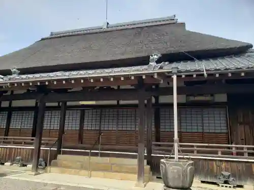 西隆寺の本殿