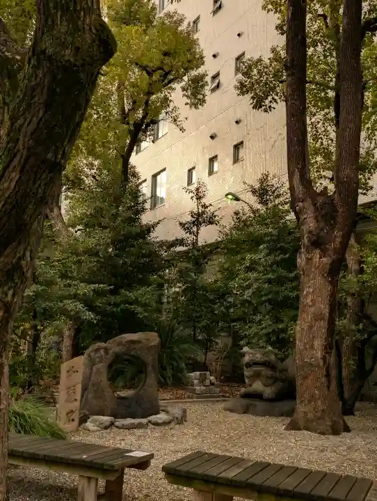 坐摩神社の{uncategorized: "未分類", other: "その他", undefined: "問題あり", building: "その他建物", grave: "お墓", sacred_gate: "鳥居", guardian: "狛犬", statue: "像", buddha: "仏像", history: "歴史", nature: "自然", garden: "庭園", animal: "動物", pagoda: "塔", temizu: "手水舎", mountain_gate: "山門・神門", sanctuary: "本殿・本堂", subordinate: "末社・摂社", art: "芸術", scenery: "景色", jizo: "地蔵", ema: "絵馬", goshuin: "御朱印", omikuji: "おみくじ", items: "授与品その他", amulet: "お守り", goshuincho: "御朱印帳", eats: "食事", festival: "お祭り", votive_dance: "神楽", shichigosan: "七五三参", wedding: "結婚式", experience: "体験その他", initially: "初詣", around: "周辺", anti_infection: "感染症対策"}